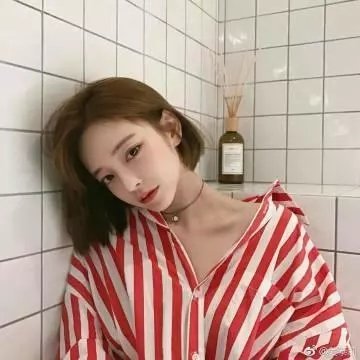 穿黑衣的女孩